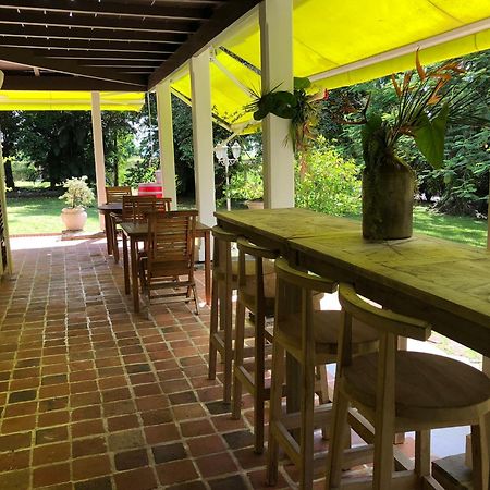 Between Us : Chambres D'Hotes A Saint Joseph Exterior photo